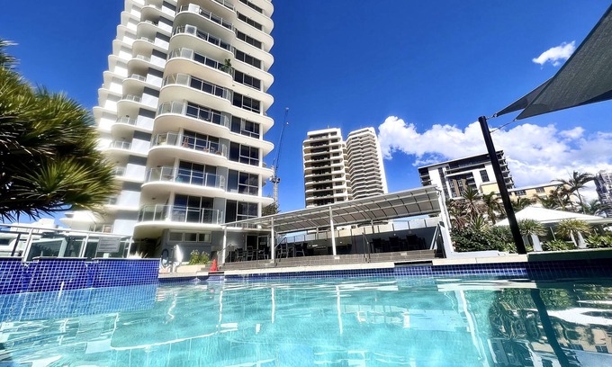 Main Beach Apartamento | Ocean View 2BR MainBeach Getaway