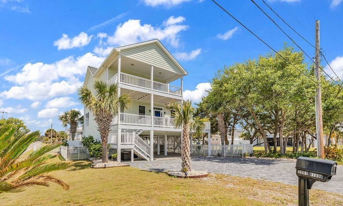 Cherry Grove Beach Cabaña | Ocean View 4BR Private Home with Pool at 2901 Nixon Street. Sleeps 12