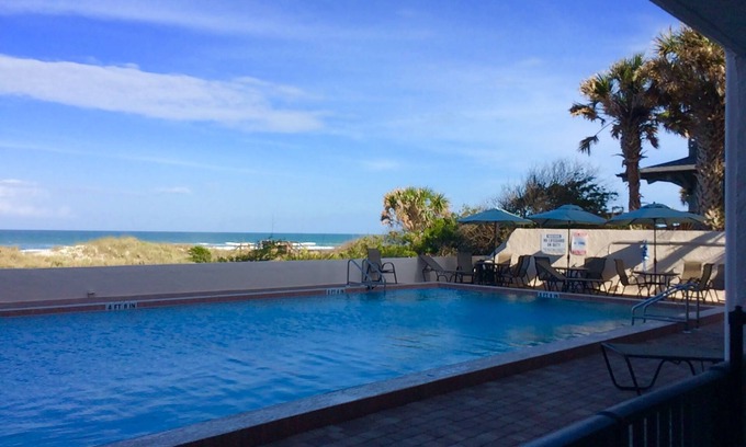 Crescent Beach Apartamento | Vista al mar y al lado de la piscina # 104