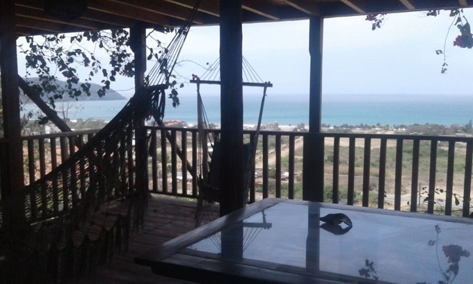 Puerto López Apartamento | Gran apartamento con vista al mar con piscina
