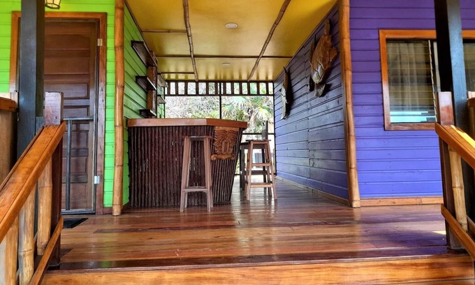 Gales Point Apartamento | Ocean View Beach Front Green Cabana 3, AC, Wi-Fi, Swim Pool