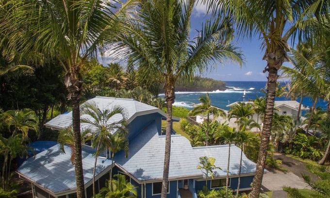 Kehena Beach Estates Casa | Ocean View Black Sand Beach House steps away from Kehena black sand beach