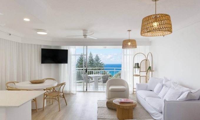 Burleigh Heads Apartamento | Ocean View Coastal Haven in Burleigh