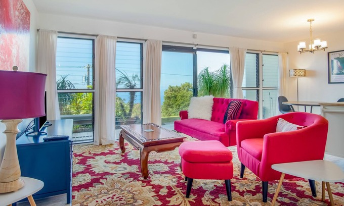 Honalo Condominio | Ocean-view condo in great location with outdoor pool, sports courts, & lanai