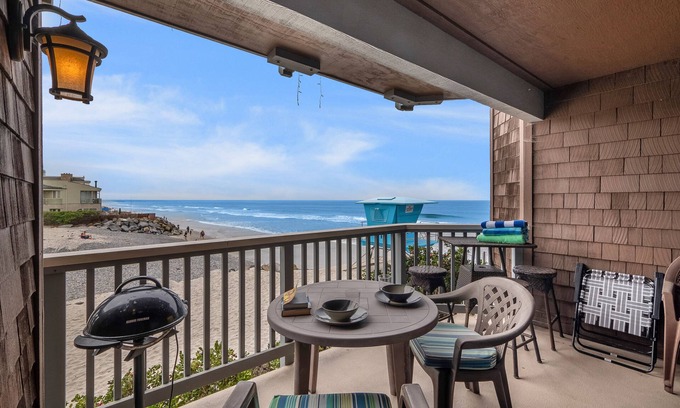 South Oceanside Condominio | Ocean-view condo with private deck, washer/dryer, fireplace, & easy beach access