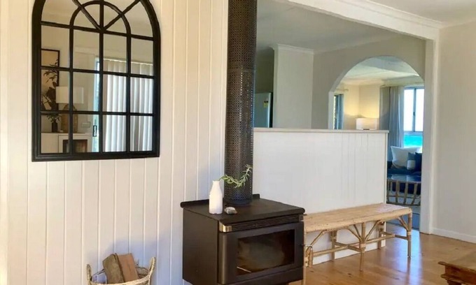 Dalmeny Casa | Ocean view cottage 5 minute walk from beach!