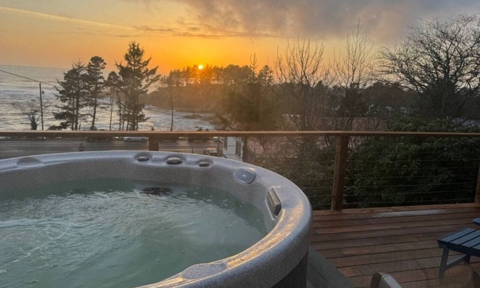 Depoe Bay Cabaña | Ocean view cottage with hot tub