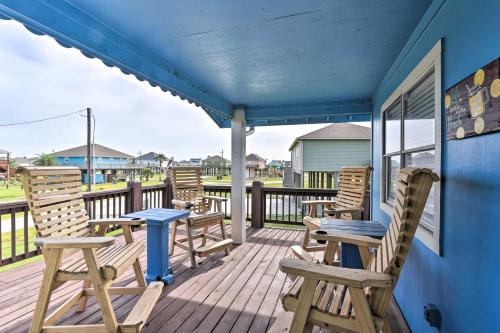 Crystal Beach Casa | Ocean View, Deck Colorful Crystal Beach Home!