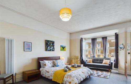 Margate Casa | Ocean view double with ensuite, with access to private garden and bike store