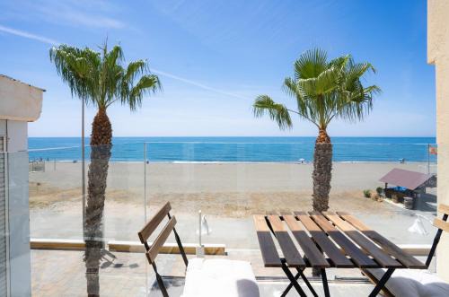 Rincón de la Victoria Apartamento | Ocean View on the Beach in the Center of Town!
