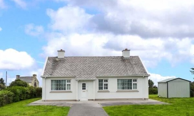 Ballinskelligs Cabaña | OCEAN VIEW, family friendly in Ballinskelligs, County Kerry