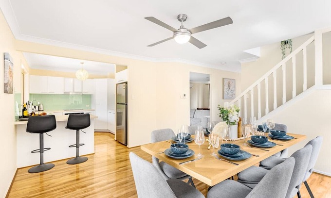 Clontarf Casa | Ocean View From Balcony 5BR Home w/Pool @Redcliffe