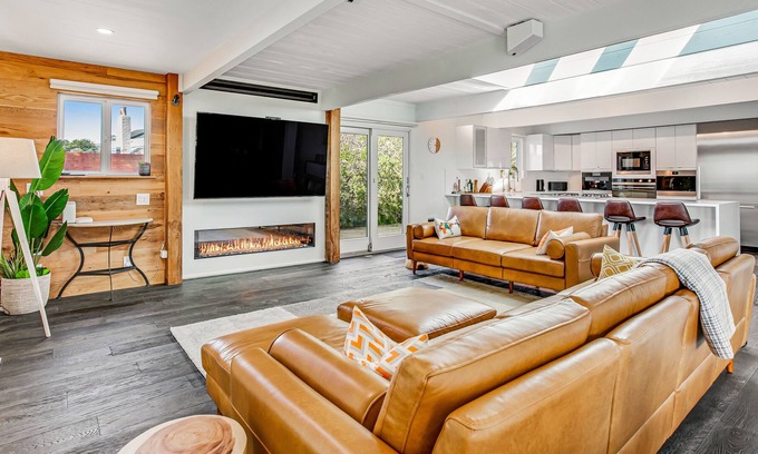 Sereno del Mar Casa | Ocean-view home and guest house with private hot tub, WiFi, and washer/dryer