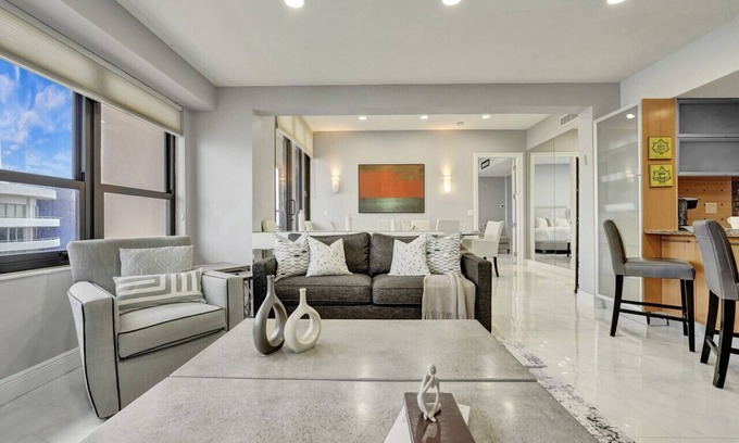 La Gorce Apartamento | Ocean View Luxury Penthouse 3BR/3BA Beach Service