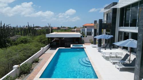 Alto Vista Apartamento | Ocean View Mansion 8 min to Palm Beach