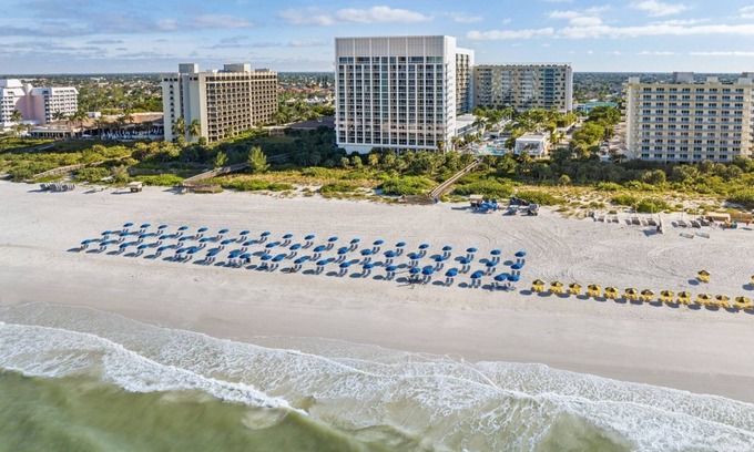 Marco Island Complejo | Ocean View Marriott's Crystal Shores Resort 2-BDRM Villa Beachfront Marco Island