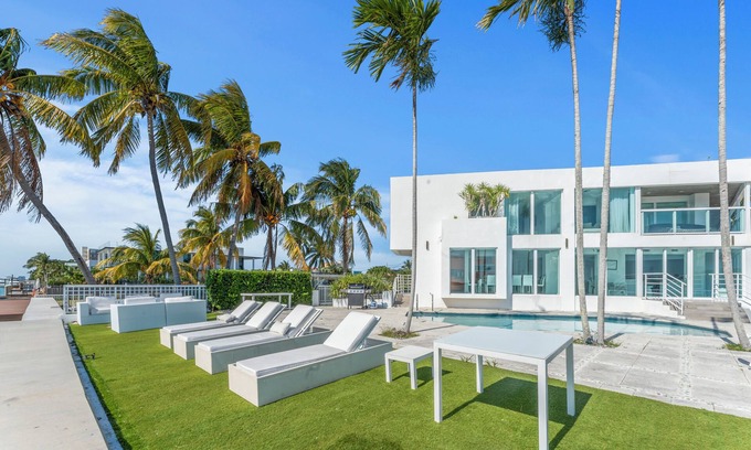 North Bay Village Villa | Ocean View, Miami Beach, Brickell, Biscayne Bay, Heated Pool, BBQ,