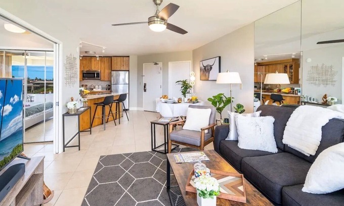 Kihei Complejo | Ocean View Penthouse: Steps to Beach, Fast Wi-Fi