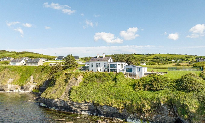 Lecemy Casa | Ocean View | Pizza Oven, Sports Pitch & Games Room