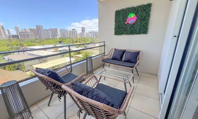 Waikiki Condominio | Ocean View Regency 1-Bedroom on Beach Walk | Lanai