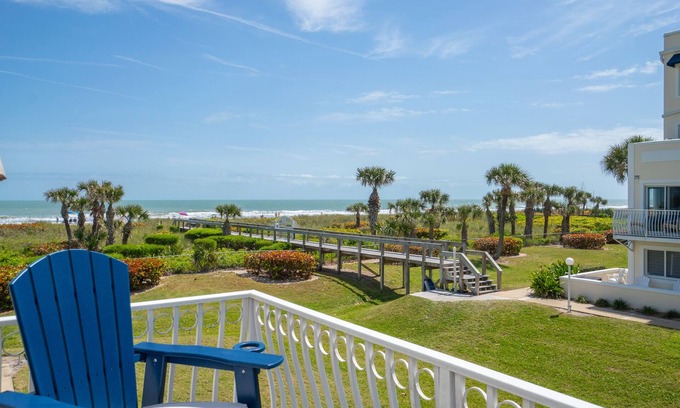 Cape Caneveral Beach Gardens Condominio | Ocean View | Resort Amenities | Coastal Design | Private Beach Access