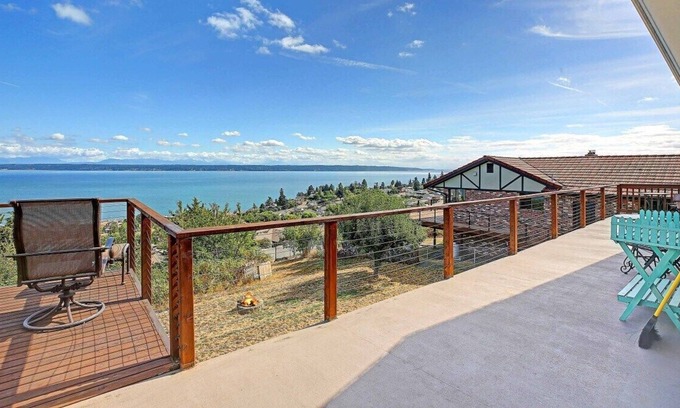 Camano Island Casa | Ocean View Retreat | Private Beach Access