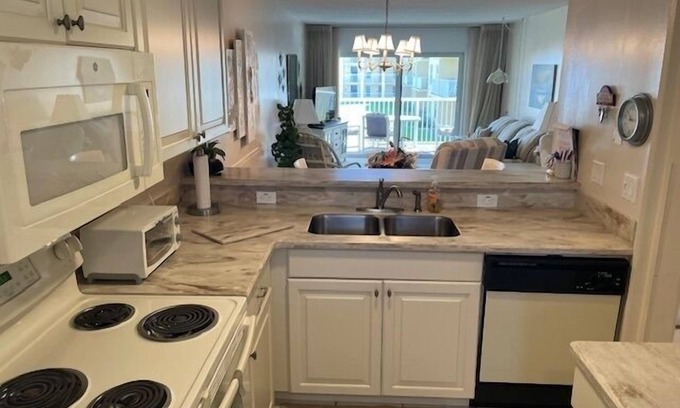 Point East Condominio | Ocean View Second Floor 2/2