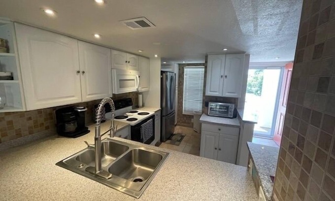 Point East Condominio | Ocean View Second Floor 2/2