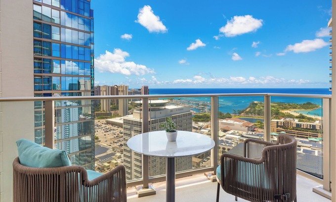 Ala Moana Condominio | Ocean View Sky Ala Moana Condo w/Amazing Amenities Near Restaurants & Shops