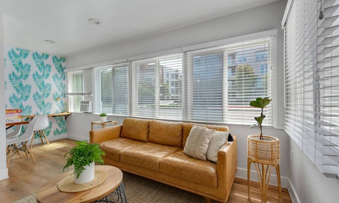 Huntington Beach Cama Y Desayuno | OCEAN VIEW|Steps to the Beach, Main St. & Pac City