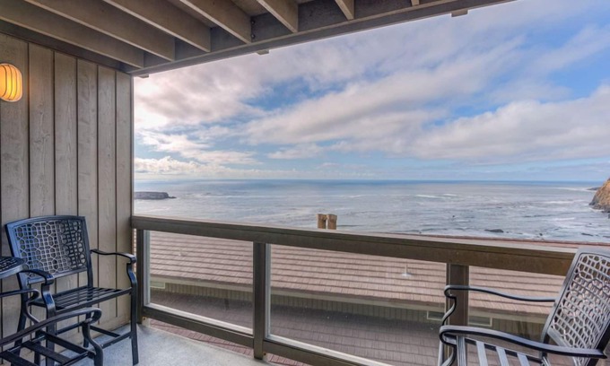 Otter Rock Apartamento | Ocean-View Suite w/2 Queen Beds