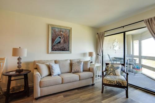 Oceanmarsh Subdivision Apartamento | Ocean-View Island Condo with Pool Pets Welcome!