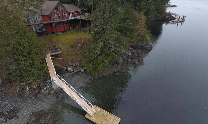 Juan de Fuca Electoral Area Casa | Ocean view use with huge party deck