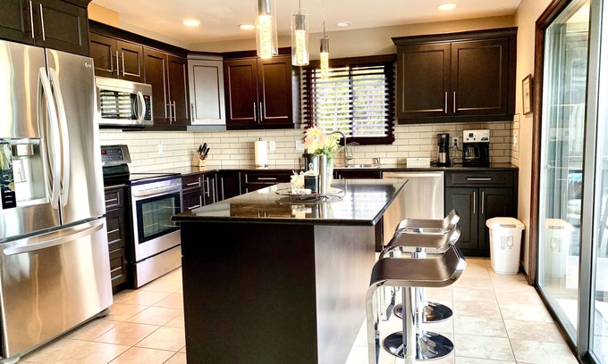 North Saanich Casa | Ocean-view villa, close to the airport and ferry. Perfect for family vacations.