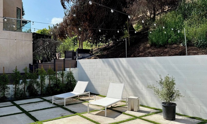 Eastern Malibu Casa | Ocean view. Walk to Carbon Beach. Comfortable upscale home with backyard.
