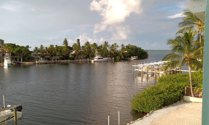 Lower Matecumbe Key Condominio | Ocean View with protected dock on lagoon with private boat ramp