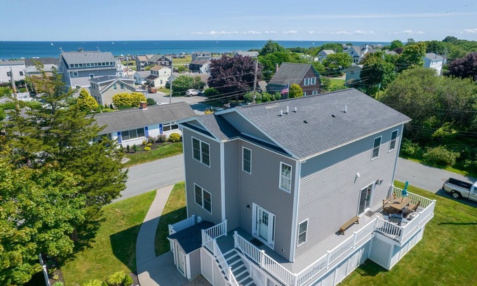 Narragansett Casa | Ocean Views,150 yards to Scarborough Beach, 6 Bedrooms, 3.5 Bathrooms