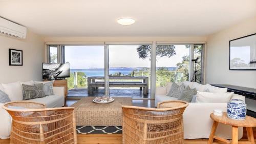 Killcare Casa | Ocean Views, Easy Walk To Beach and Bouddi National Park