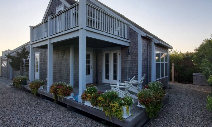 Tom Nevers Casa | VISTAS AL MAR !! Immaculate Quintessential Nantucket Beach Cottage- RESERVE AHORA !!!!