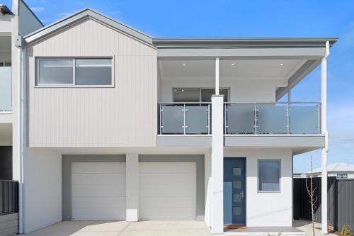 Christies Beach Casa | Ocean Views on Grundy I New Home I Family Friendly