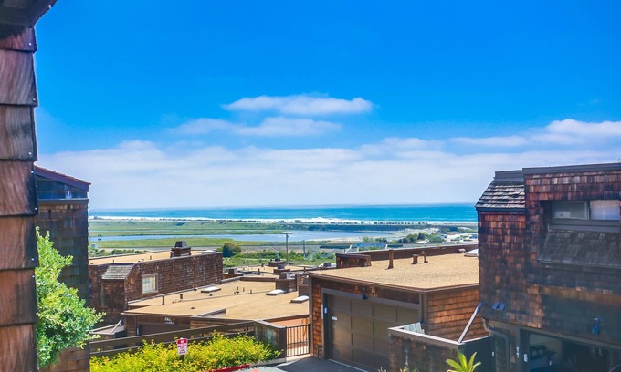 Del Mar Heights Condominio | Ocean views! Sea Casa in Del Mar - New Listing
