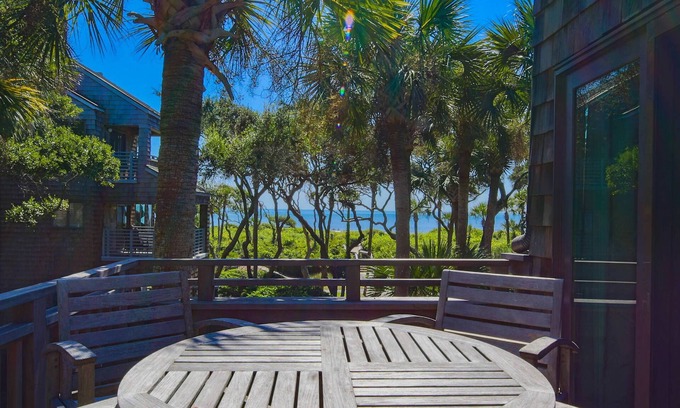 Kiawah Island Condominio | Ocean Views, Serene Back Deck, Easy Walk to Beach. Beautiful Seaside, Dog-Friendly Villa Awaits You!