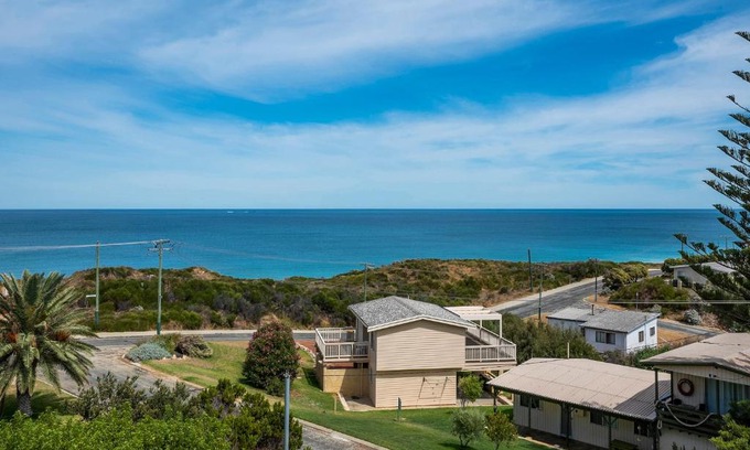 Guilderton Casa | Ocean Vista Large Modern Home With Ocean Views