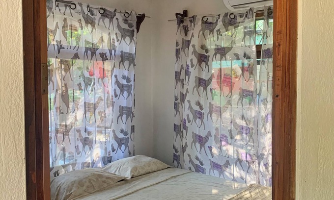 Sámara Cabaña | Oceana Breeze 2-bedroom lovely cottage a few steps from Sámara beach with AC