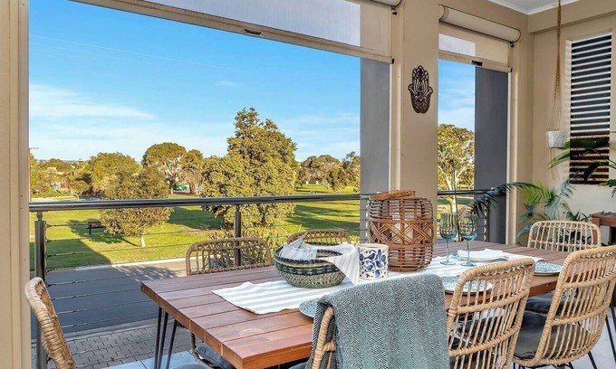 Port Noarlunga South Casa | Oceana Haven Beachside Serenity and Modern Comfort