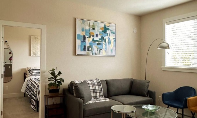 Colwood Apartamento | Oceana Retreat: Cozy 1BR with Outdoor Oasis