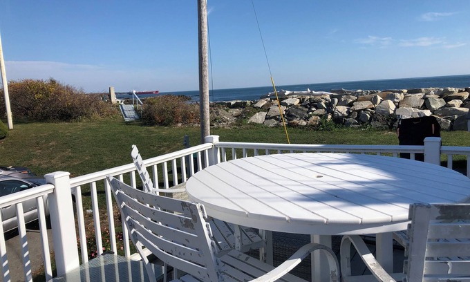 Rye Condominio | Oceanfront 1-bedroom condo with Deck Views in Rye
