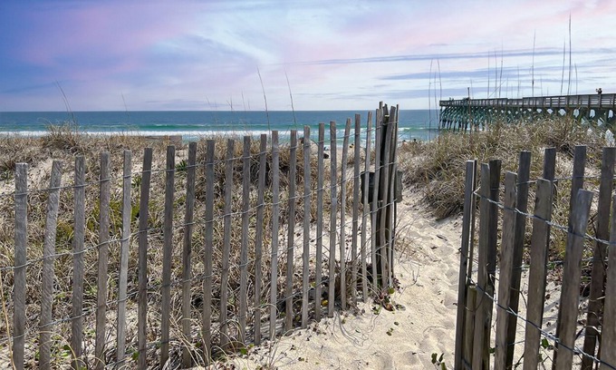 South End Casa | Oceanfront 1br studio apartment w/ocean views and direct beach access.