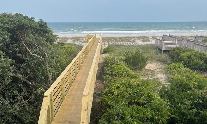 Topsail Beach Casa | Oceanfront! 10% Discount for 7 night stays on open Aug & Sept Weeks