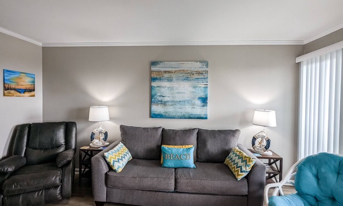 Morehead City Condominio | Oceanfront, 1st-Floor Condo with Patio, WiFi, Washer/Dryer & Shared Pools/Grills